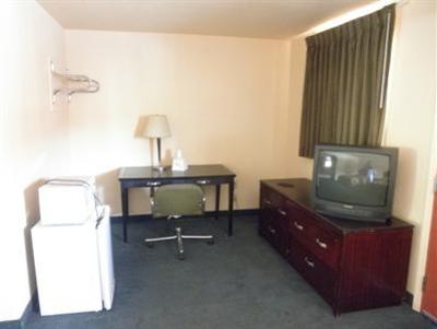 фото отеля Relax Inn and Suites New Orleans