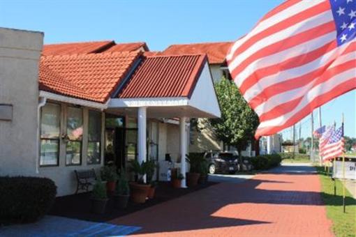 фото отеля Americas Best Value Inn & Suites North Davis Pensacola