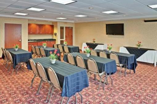 фото отеля Holiday Inn Express Hotel & Suites Sparta