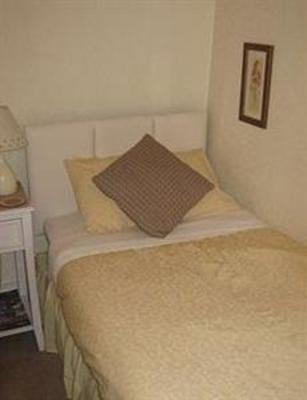 фото отеля Elm Crest Guest House Huddersfield