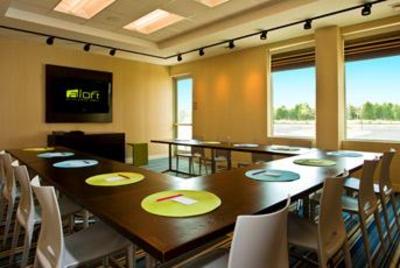 фото отеля aloft Dulles Airport Hotel