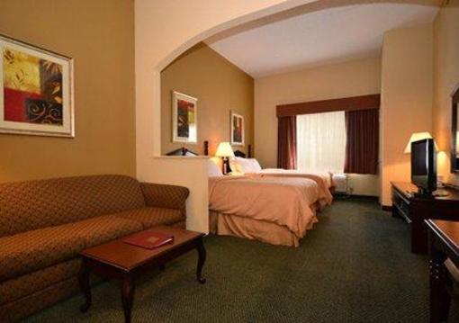 фото отеля Comfort Suites Intercontinental Plaza