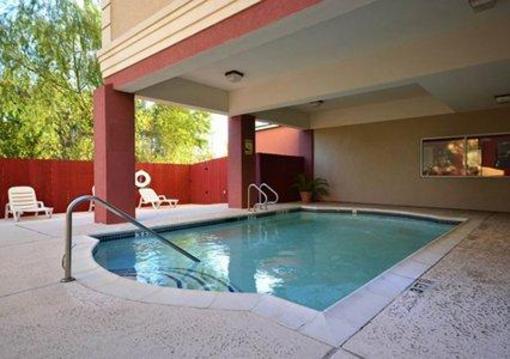 фото отеля Comfort Suites Intercontinental Plaza