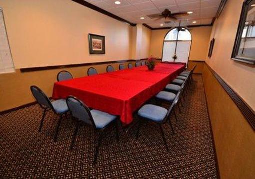 фото отеля Comfort Suites Intercontinental Plaza