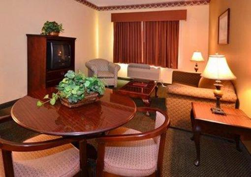 фото отеля Comfort Suites Intercontinental Plaza