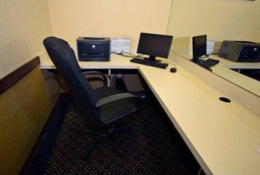 фото отеля Comfort Suites Intercontinental Plaza