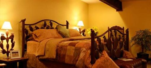 фото отеля Rustic Creek Ranch
