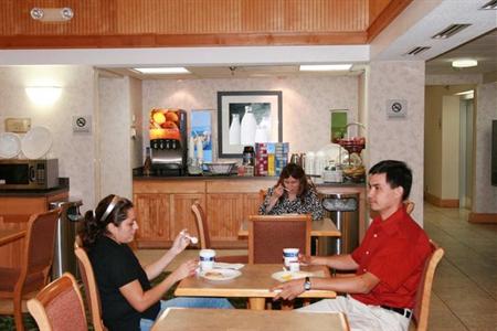 фото отеля Hampton Inn Chester