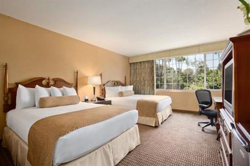 фото отеля Best Western Carriage Inn Los Angeles