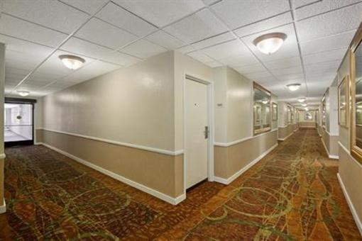 фото отеля Best Western Carriage Inn Los Angeles