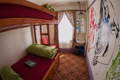 фото отеля Green Tortoise Backpackers Guesthouse
