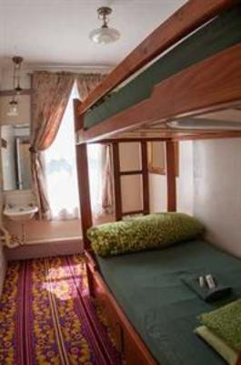 фото отеля Green Tortoise Backpackers Guesthouse