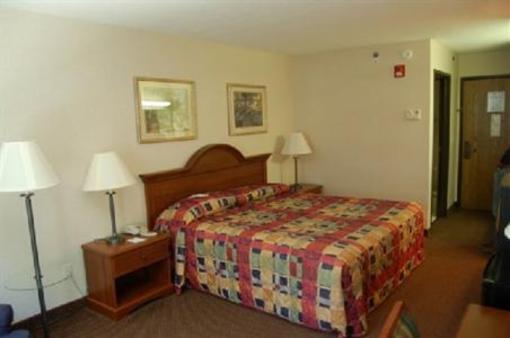 фото отеля Country Hearth Inn and Suites Lomira