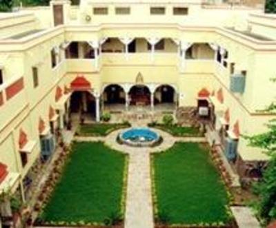 фото отеля Ishwari Niwas Palace