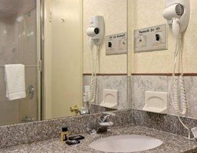 фото отеля Travelodge Newark Airport