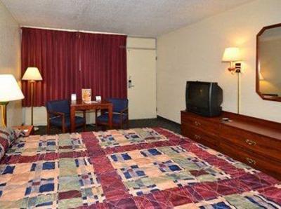 фото отеля Rodeway Inn & Suites Harriman