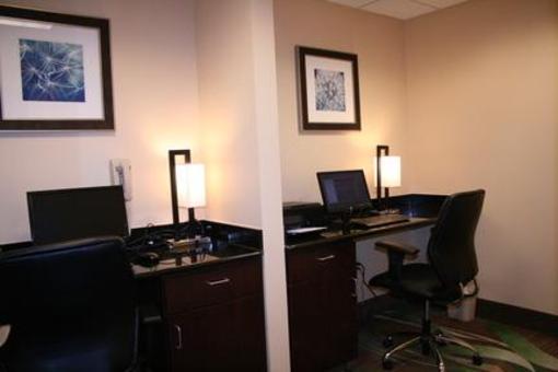 фото отеля Holiday Inn Express Hotel & Suites Pratt