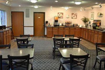 фото отеля Super 8 Greenfield