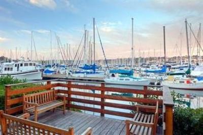 фото отеля Humphreys Half Moon Inn & Suites