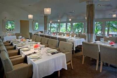 фото отеля Humphreys Half Moon Inn & Suites