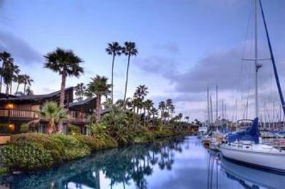 фото отеля Humphreys Half Moon Inn & Suites