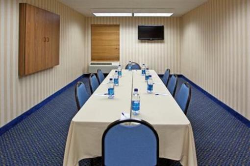 фото отеля Holiday Inn Express Pittsburgh - Cranberry