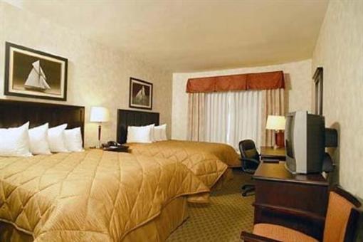 фото отеля Comfort Inn At The Harbor
