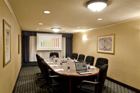 фото отеля BEST WESTERN PLUS Vernon Lodge & Conference Centre
