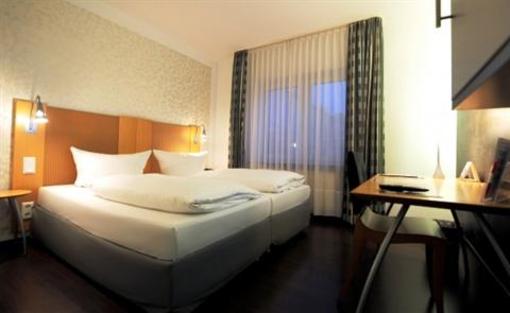 фото отеля Hotel Amadeus Hannover
