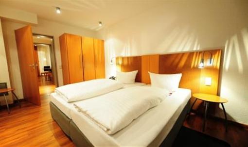 фото отеля Hotel Amadeus Hannover