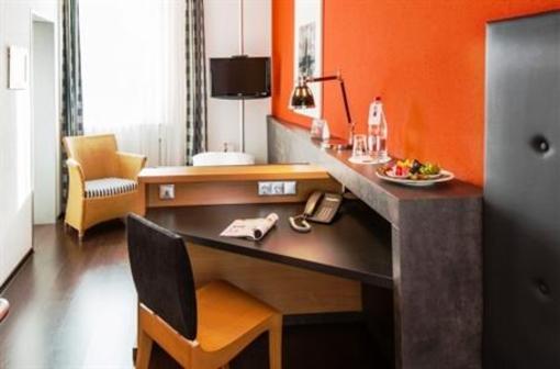 фото отеля Hotel Amadeus Hannover