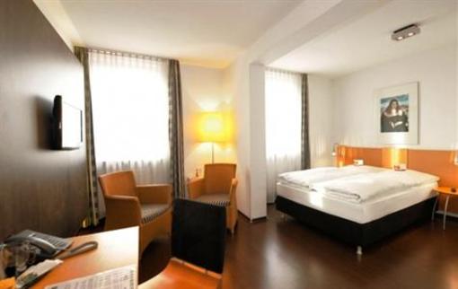 фото отеля Hotel Amadeus Hannover