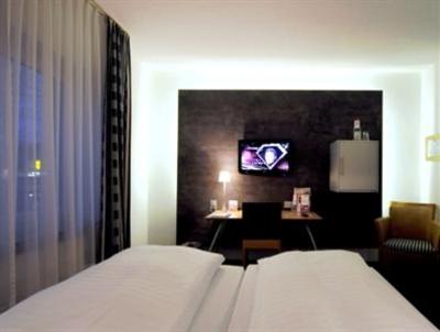 фото отеля Hotel Amadeus Hannover