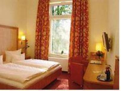 фото отеля Hotel Lindenhof Luebeck