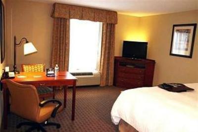 фото отеля Hampton Inn & Suites Cedar Rapids - North