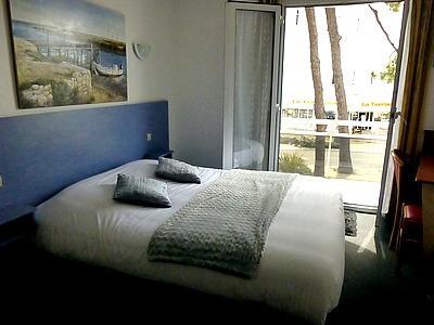 фото отеля Logis Hotel De La Plage