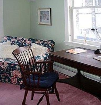 фото отеля Trumbull House Bed and Breakfast