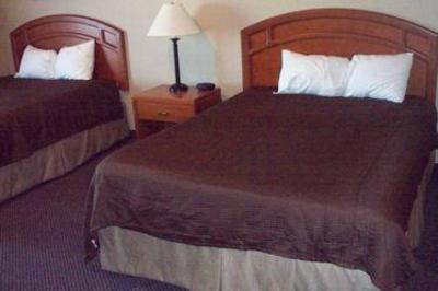 фото отеля Paola Inn and Suites