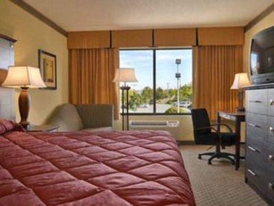 фото отеля Ramada Inn and Conference Center - East Hanover