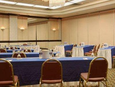 фото отеля Ramada Inn and Conference Center - East Hanover