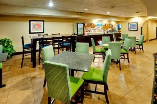 фото отеля Holiday Inn Express Owego