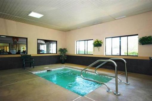фото отеля Best Western Inn & Suites Byron