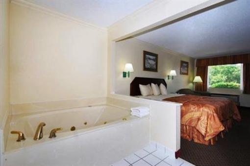 фото отеля Best Western Inn & Suites Byron