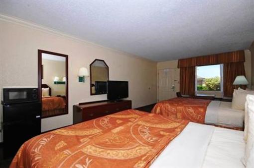 фото отеля Best Western Inn & Suites Byron