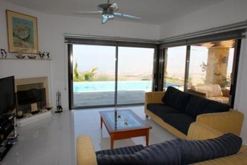 фото отеля Z & X Holliday Villas Paphos