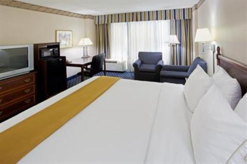 фото отеля Holiday Inn Express Washington DC SW-Springfield