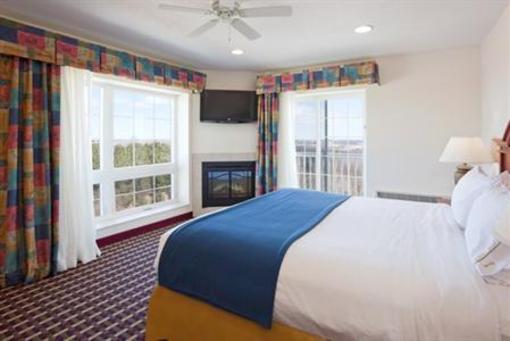 фото отеля Holiday Inn Express Hotel & Suites Petoskey