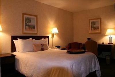 фото отеля Hampton Inn Charlotte Cornelius