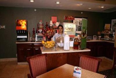 фото отеля Hampton Inn Charlotte Cornelius