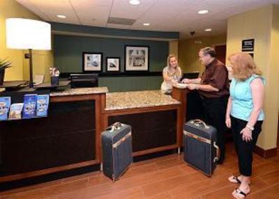 фото отеля Hampton Inn Charlotte Cornelius